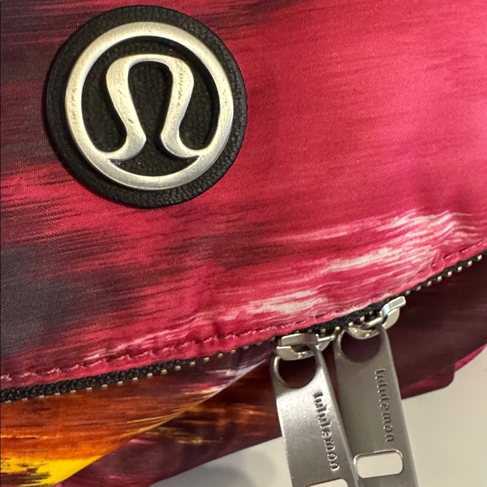 Lululemon Festival Bag Wind Berry Rumble Multi - Picture 2 of 10